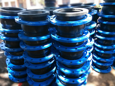 銀川大（dà）口徑橡膠軟接頭發（fā）貨現場