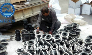 俄羅斯客戶點名要的（de）91精品视频在线牌（pái）橡膠接頭（tóu）